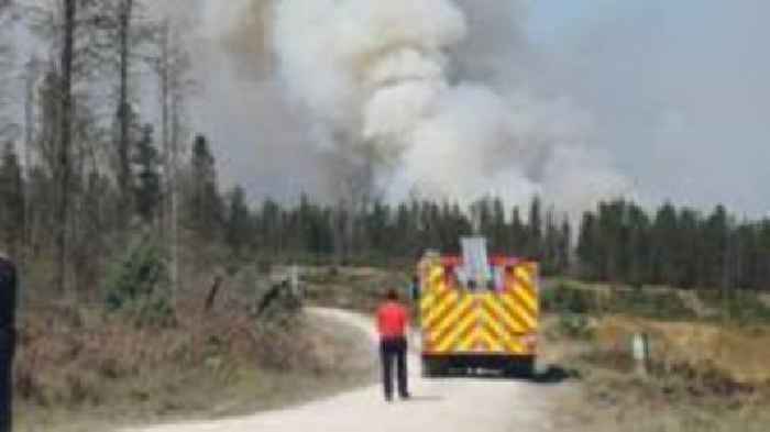 Major incident declared as moorland fire spreads