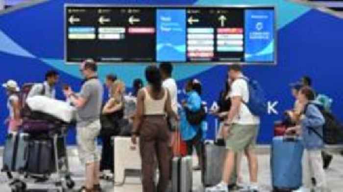 Gatwick baggage screeners to strike on bank holiday