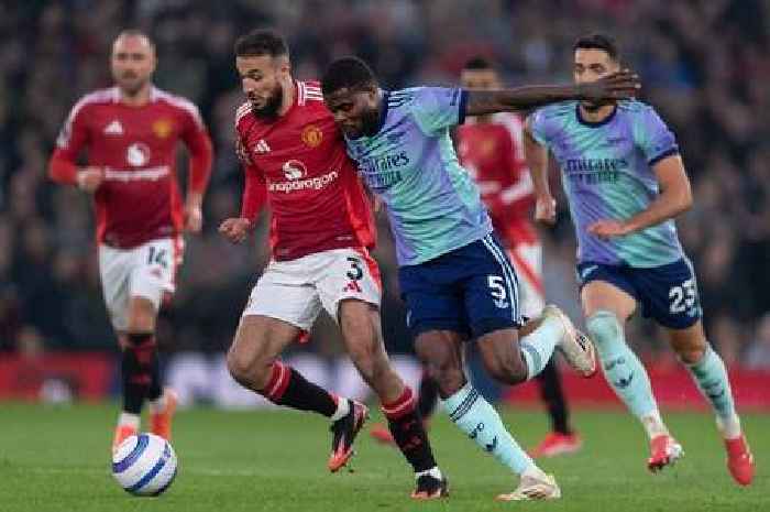 Arsenal’s referee vs Man Utd got taken out firing line over opening game controversy