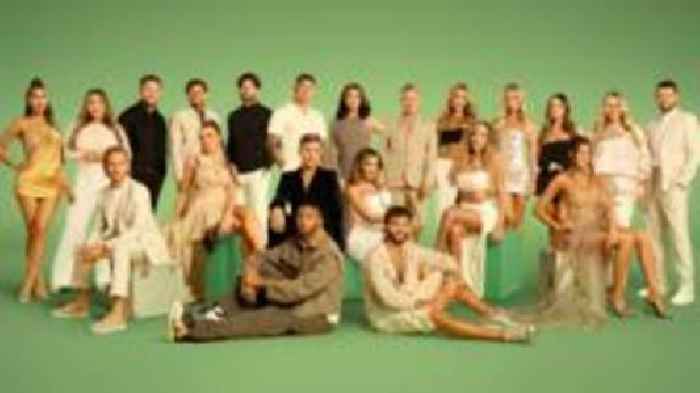 Sugar Hut, spray tans, stilettos: Towie turns 15
