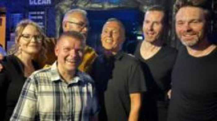 Tears for Fears singer appears at tribute band gig