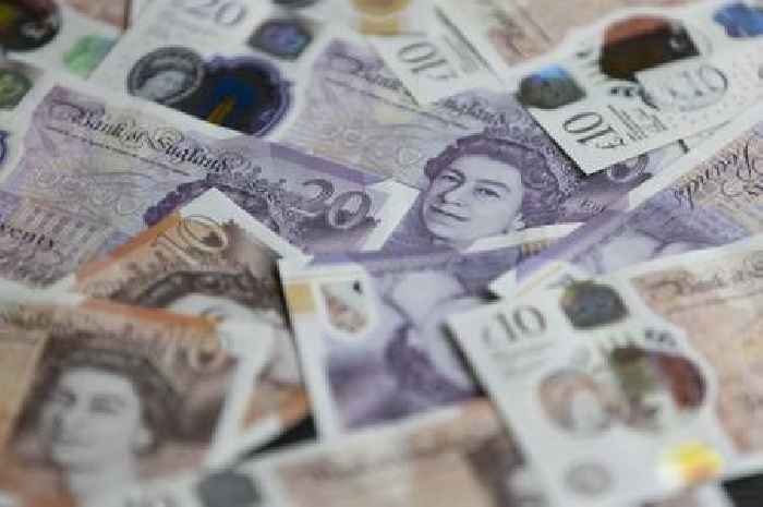 Last batch of rare final Queen Elizabeth II £1 coins entering circulation