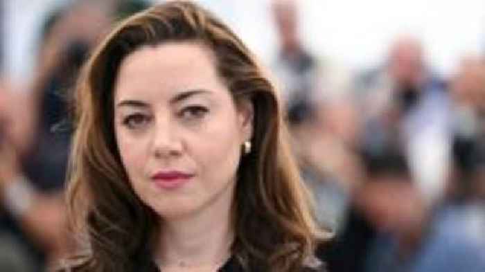 Actress Aubrey Plaza says grief is a 'giant ocean of awfulness'