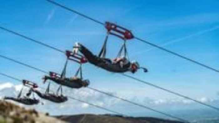 'Dylai Zip World wneud mwy i gefnogi staff a'r economi cyn derbyn £6m'