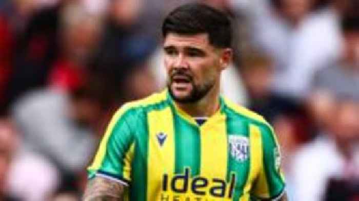 Mowatt signs new West Brom contract