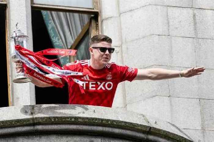 Jimmy Thelin leaves Kevin Nisbet to Aberdeen transfer door open