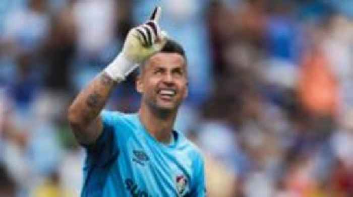 Fluminense keeper Fabio breaks Shilton appearance record