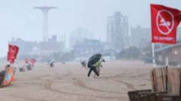 Hurricane Erin's high waves thrash coast of North Carolina