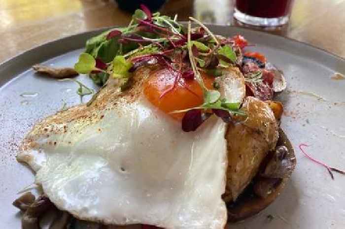 The Essex cafe hidden behind a statue that serves delicious food