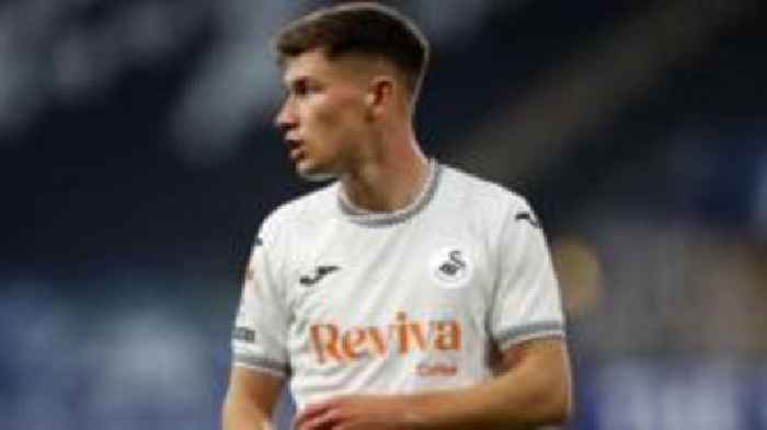 Congreve signs new Swansea deal and leaves on loan