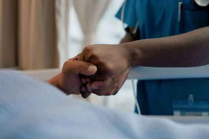 Hospice nurse claims most dying people see same vision in final days