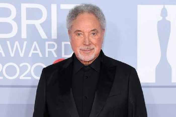 Sir Tom Jones stops gig to respond over controversial song