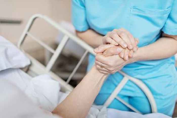 Hospice nurse shares what dying people 'always see' days before death