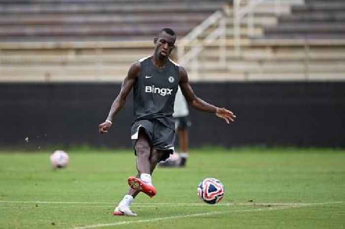 Nicolas Jackson Chelsea transfer latest as three-way battle emerges after Enzo Maresca admission