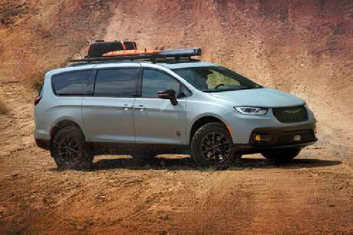 Chrysler's Pacifica Grizzly Peak Concept is the Coolest Minivan of 2025, Packs 4x4 Goodies