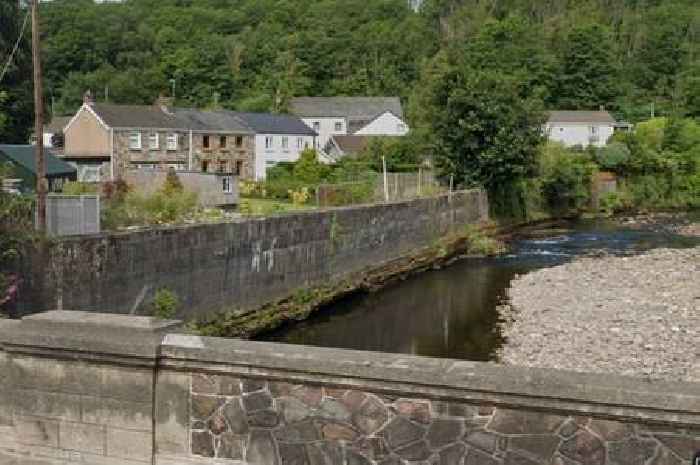 Council to decide whether it should repair Ystradgynlais river wall