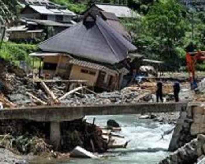 12 dead, 4 missing after bridge collapses in China