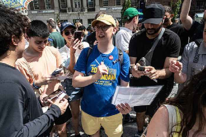 Early Addition: 2,000 adults on a scavenger hunt through New York City