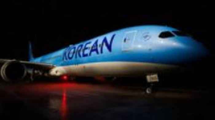 Korean Air to buy more than 100 Boeing jets after Trump meeting