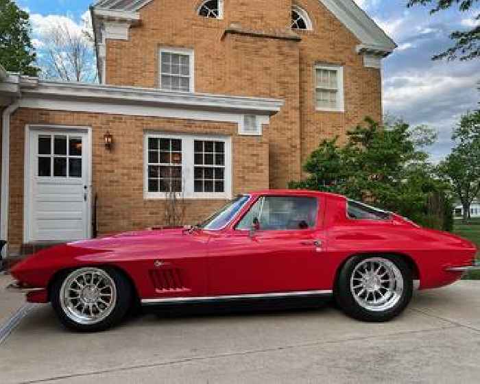 Ferrari Rosso Corsa 1967 Chevy Corvette Is Every North American Brick House Owner's Dream