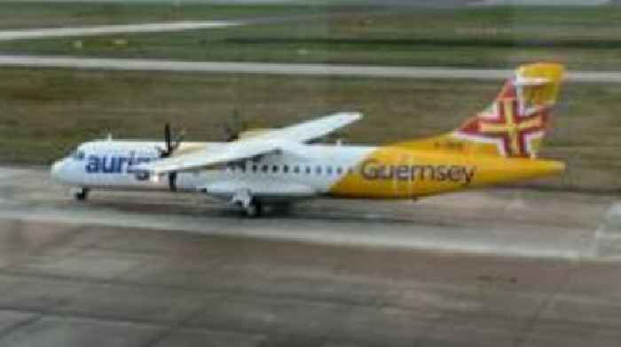 Mystery over why 'regular' flight was tracked by 1.3m online