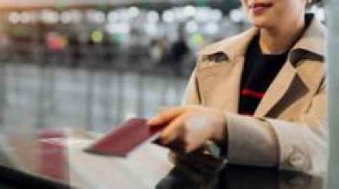 Net immigration to Ireland falls sharply, data suggests