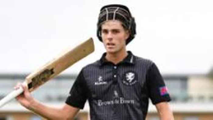 Yorks & Worcs into semis as Vaughan hits first ton