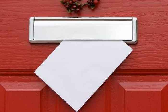 Couple floored by nasty note taped to door when they moved into new flat
