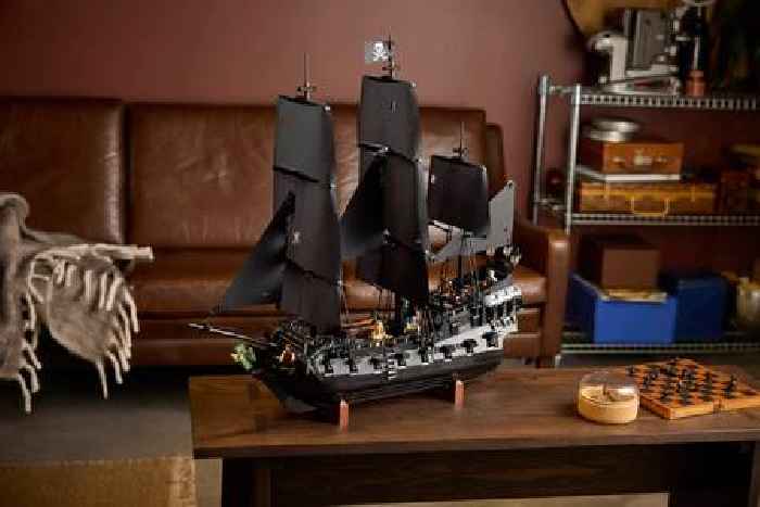 Jack Sparrow's Black Pearl Ghost Galleon in LEGO Form Has Cannons and a Crew