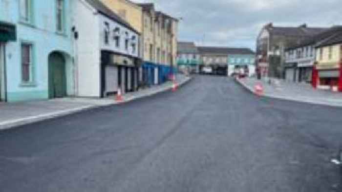 Town's big yellow box fame is short-lived