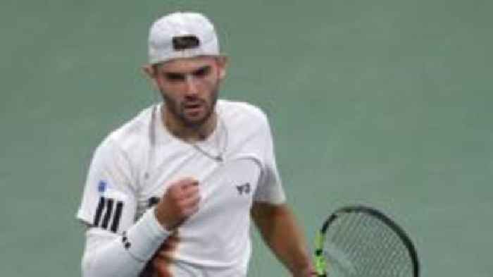 Fearnley overcomes nerves - and heckler - at US Open