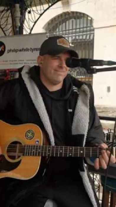 Musician with broken thumb busks his way into record books