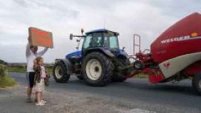 'We're raising money for farmers fighting wildfire'