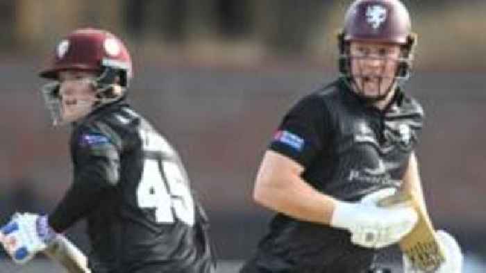 Somerset cruise past Glos into One-Day Cup semis
