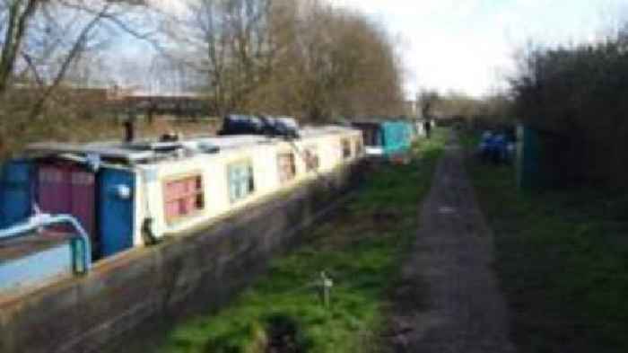 Man who died found on partially flooded canal boat