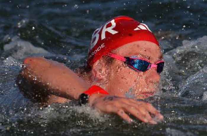 Olympic swimmers to take on length of Thames in sewage protest