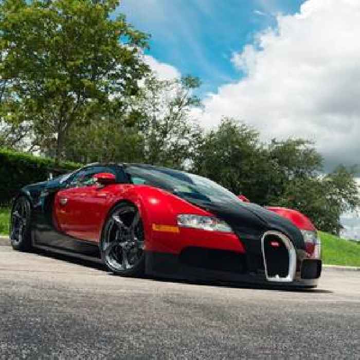 Bugatti Veyron Super Sport on New Wheels Looks Expensively Tired