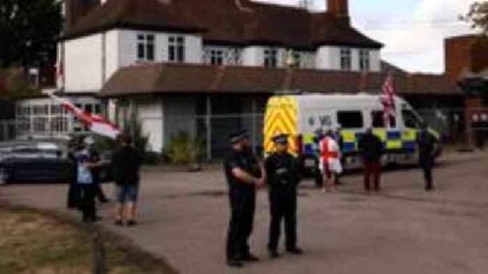 Police make three arrests during Epping protest