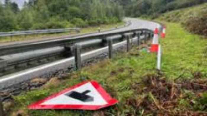 Minute's silence for teenage shinty players killed in crash