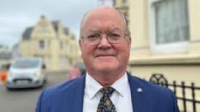 Proposal to swap two senators for extra deputies