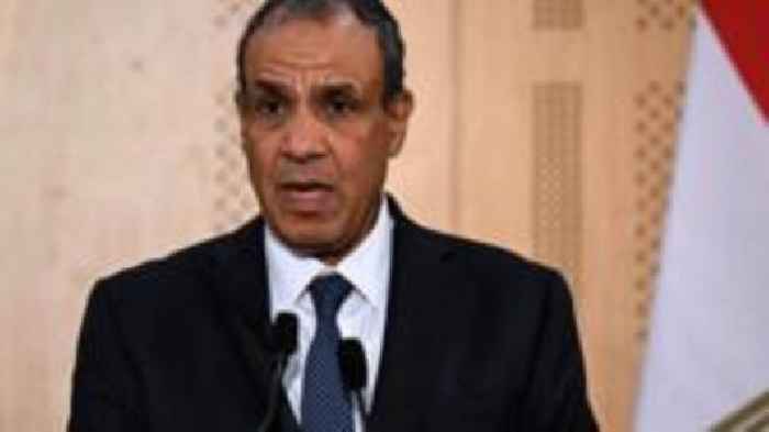 UK closes embassy in Cairo amid row over activist's arrest