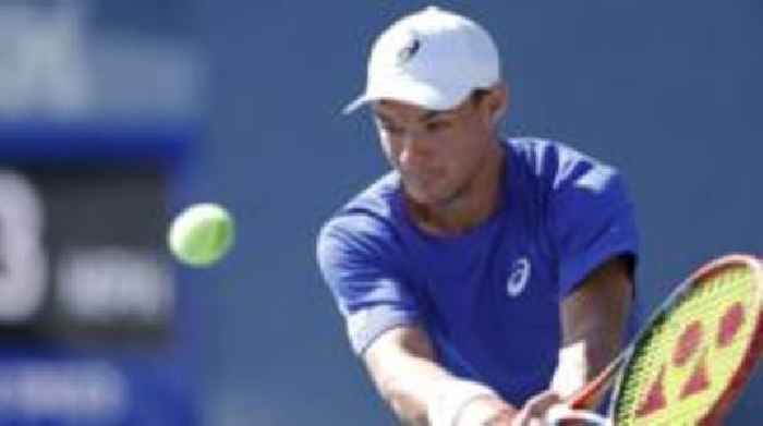 US Open star gives boy cap after viral snatching video