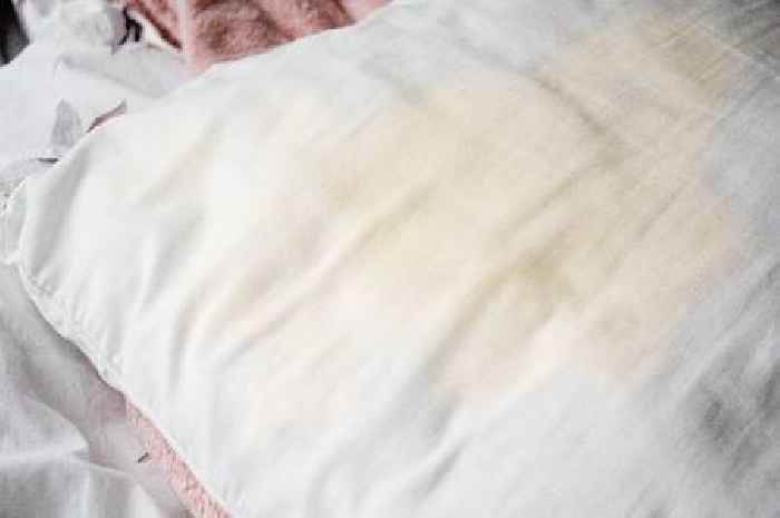 Banish yellow stains on white pillows by washing with natural kitchen ingredient