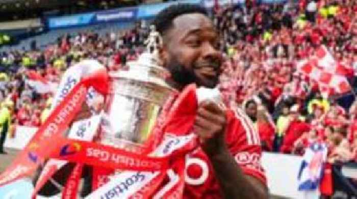 Luton sign Aberdeen winger Morris