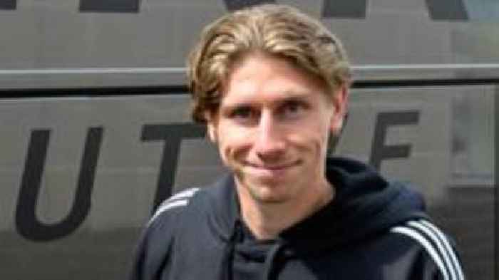 Burton sign Wycombe defender Hartridge