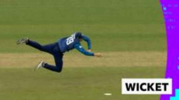 'A goalkeeper-like catch!' - England's Smith takes brilliant one-handed grab