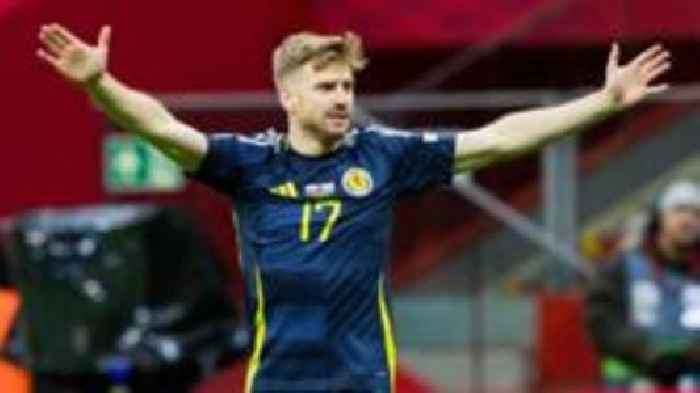 Scotland cap Armstrong signs for Aberdeen