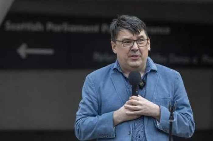 Father Ted creator Graham Linehan arrested over 'joke' tweets after flying into UK