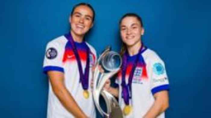 England midfielders Clinton and Park set for Man Utd-Man City swap