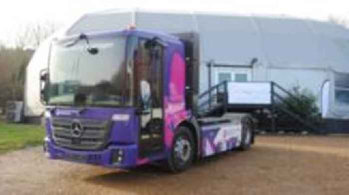 Firms show off hydrogen-fuelled road network tech